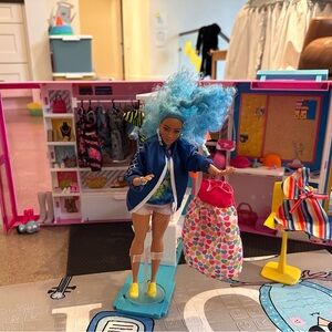 Barbie Wardrobe (Open & Clip-Up) + Barbie Plus Size – $50 CAD